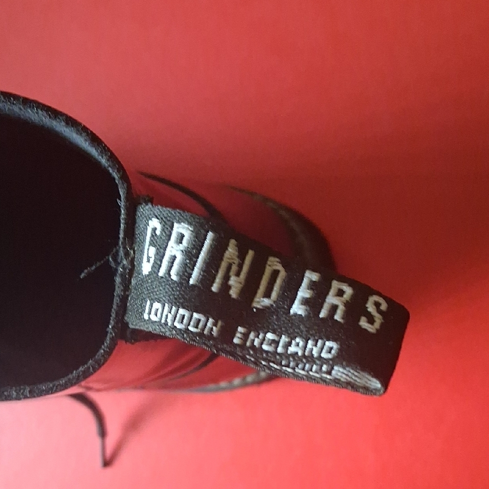 GRINDERS UK Brand 10 Hole Steel Toe Boots - Picture 2 of 8